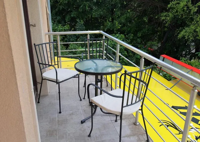 Hill Apartment